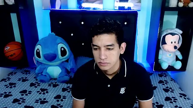 Snapshot of x_oliver_x chatting on 09.14.25 x oliver x online show from 09.14.25