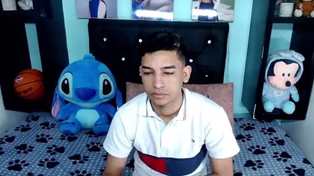 Snapshot of x_oliver_x chatting on 09.19.25 x oliver x online show from 09.19.25