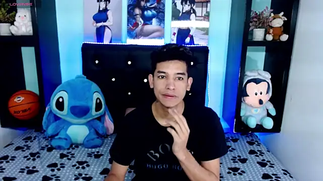 Snapshot of x_oliver_x chatting on 10.29.25 x oliver x online show from 10.29.25