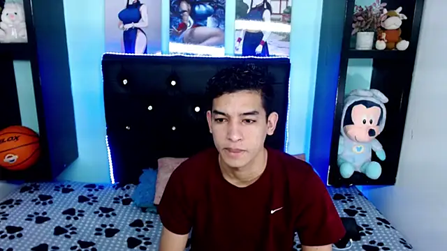 Snapshot of x_oliver_x chatting on 11.03.25 x oliver x online show from 11.03.25