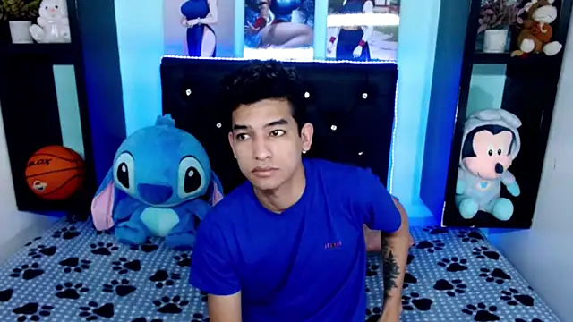 Snapshot of x_oliver_x chatting on 11.09.25 x oliver x online show from 11.09.25