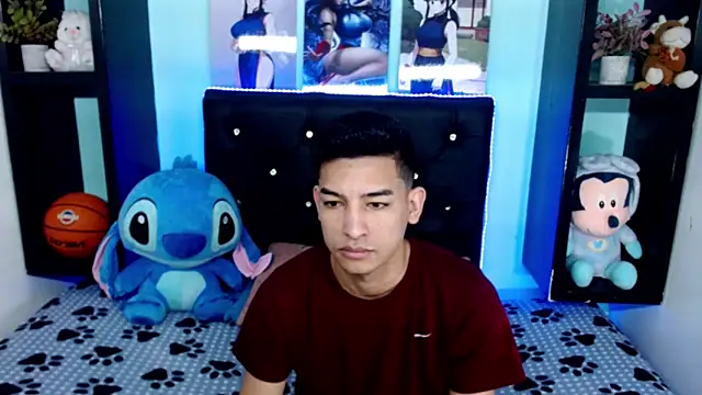 Snapshot of x_oliver_x chatting on 11.14.25 x oliver x online show from 11.14.25