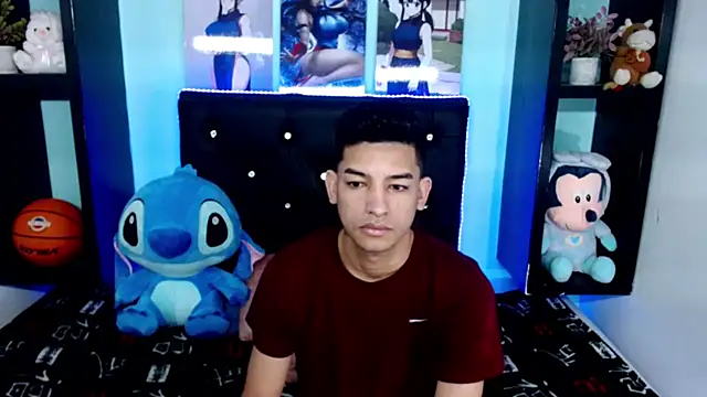 Snapshot of x_oliver_x chatting on 11.15.25 x oliver x online show from 11.15.25