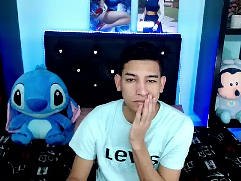 Snapshot of x_oliver_x chatting on 11.20.25 x oliver x online show from 11.20.25