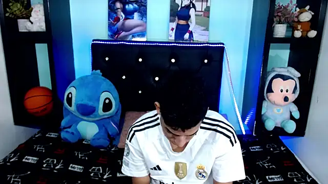 Snapshot of x_oliver_x chatting on 11.22.25 x oliver x online show from 11.22.25