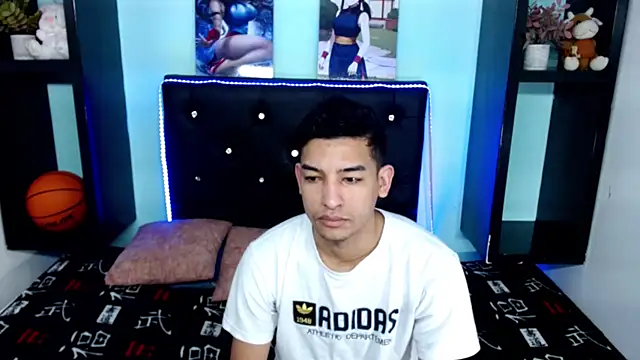 Snapshot of x_oliver_x chatting on 11.25.25 x oliver x online show from 11.25.25