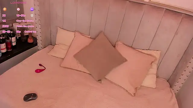 Seshat Hitt online show from 12.02.25