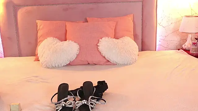 Snapshot of ChannelAngeless chatting on 09.25.25 ChannelAngeless online show from 09.25.25