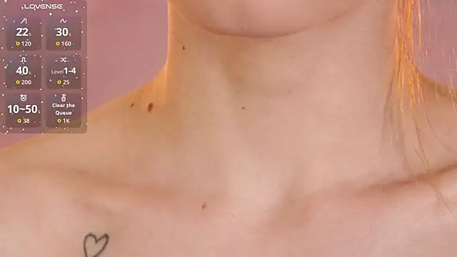 Snapshot of ChannelAngeless chatting on 10.10.25 ChannelAngeless online show from 10.10.25