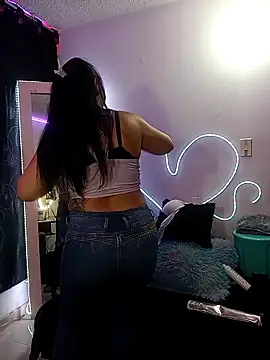 Snapshot of Danniela20 chatting on 02.13.26 Danniela20 online show from 02.13.26