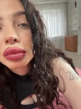 Snapshot of Hannah_xBaby chatting on 11.24.25 Hannah xBaby online show from 11.24.25