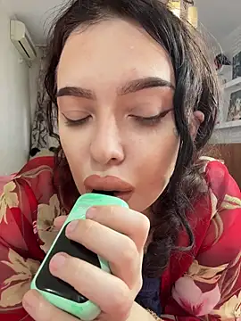 Snapshot of Hannah_xBaby chatting on 11.29.25 Hannah xBaby online show from 11.29.25