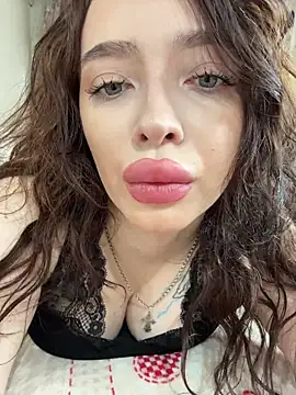 Snapshot of Hannah_xBaby chatting on 12.18.25 Hannah xBaby online show from 12.18.25