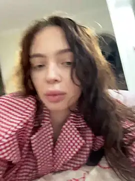 Snapshot of Hannah_xBaby chatting on 12.21.25 Hannah xBaby online show from 12.21.25