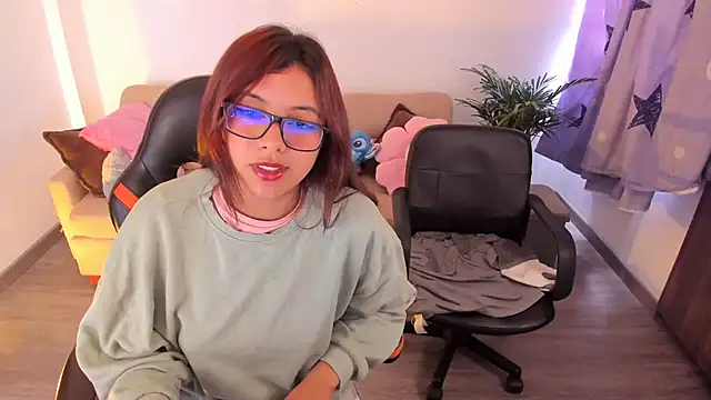 Snapshot of Verolake chatting on 11.22.25 Verolake online show from 11.22.25