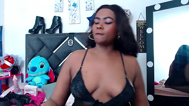 Snapshot of NatashaBella chatting on 09.24.25 NatashaBella online show from 09.24.25