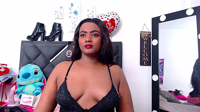 Snapshot of NatashaBella chatting on 10.18.25 NatashaBella online show from 10.18.25