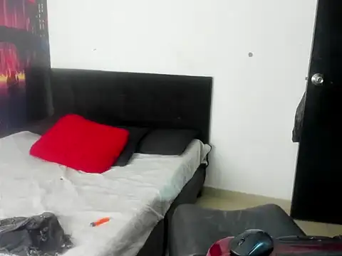 Snapshot of MANELYK_S7 chatting on 10.25.25 MANELYK S7 online show from 10.25.25