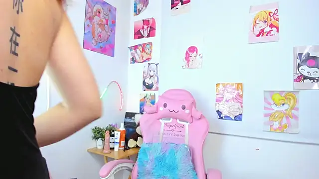 Snapshot of mahina01 chatting on 10.20.25 mahina01 online show from 10.20.25