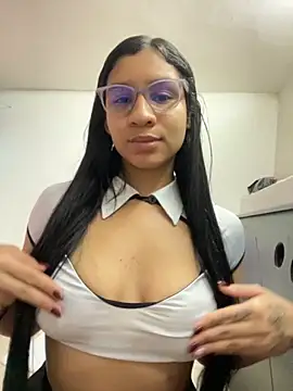 Snapshot of Danny_gonza chatting on 10.22.25 Danny gonza online show from 10.22.25