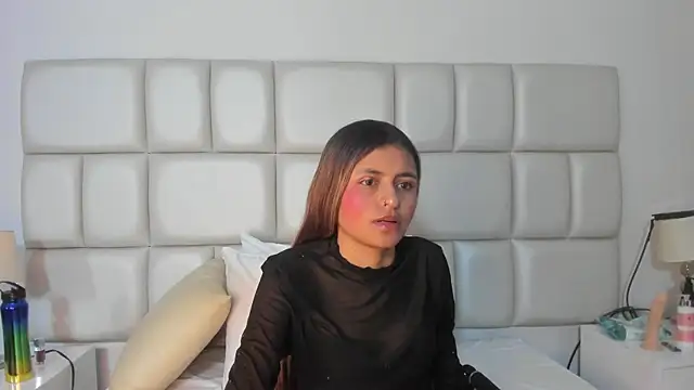 sunnyWhitee online show from 04.06.26