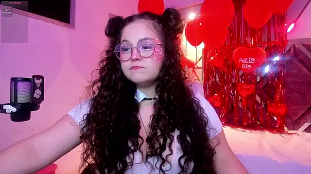 Snapshot of ShylySweet chatting on 02.18.26 ShylySweet online show from 02.18.26