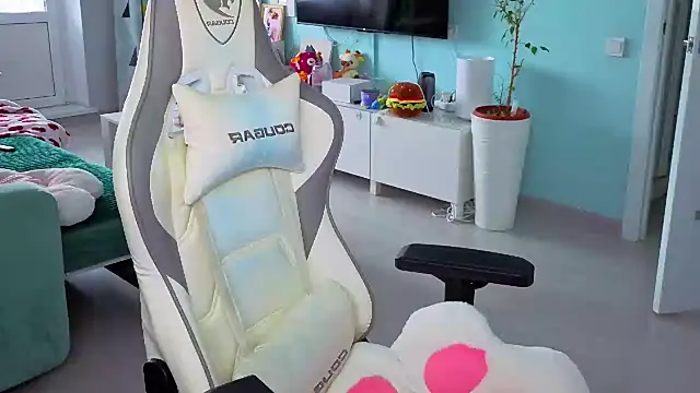 Im suka online show from 04.06.26