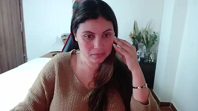 Snapshot of Secret_Bella chatting on 09.30.25 Secret Bella online show from 09.30.25