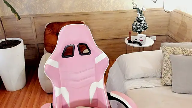 Skyyle  online show from 12.17.25