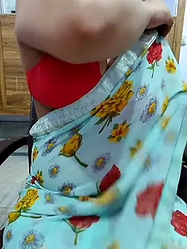 Snapshot of roshni_agrawal0 chatting on 10.11.25 roshni agrawal0 online show from 10.11.25