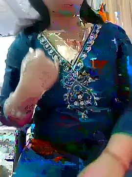 Snapshot of roshni_agrawal0 chatting on 02.13.26 roshni agrawal0 online show from 02.13.26