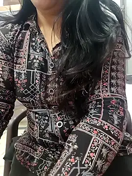 Snapshot of roshni_agrawal0 chatting on 02.26.26 roshni agrawal0 online show from 02.26.26