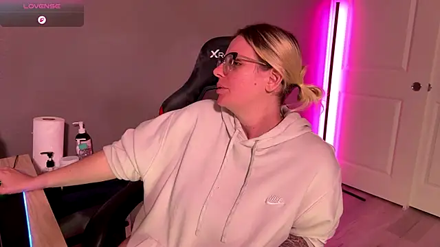 Charlies world online show from 11.21.25