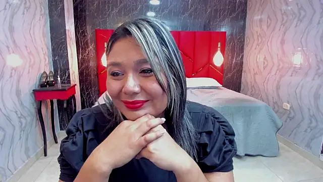 LatinaHoleQueen online show from 03.27.26