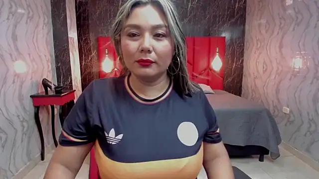 LatinaHoleQueen online show from 05.16.26