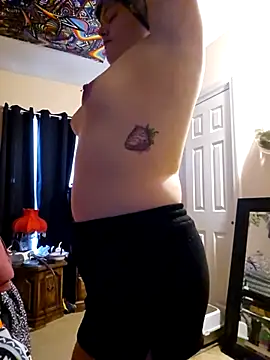 Snapshot of nuttiebuddy1 chatting on 12.05.25 nuttiebuddy1 online show from 12.05.25