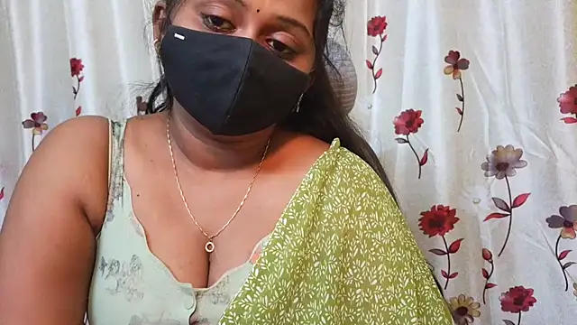 Snapshot of Pavani-Sexy chatting on 07.18.26 Pavani-Sexy online show from 07.18.26