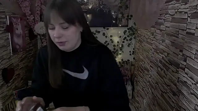 Amanda Bright  online show from 10.22.25