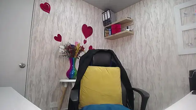 Snapshot of JuanKFit_45 chatting on 02.18.26 JuanKFit 45 online show from 02.18.26