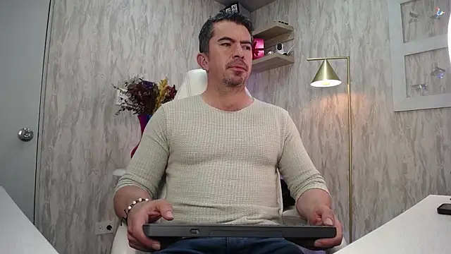 Snapshot of JuanKFit_45 chatting on 02.25.26 JuanKFit 45 online show from 02.25.26