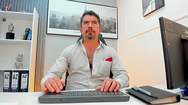 Snapshot of JuanKFit_45 chatting on 07.27.26 JuanKFit 45 online show from 07.27.26