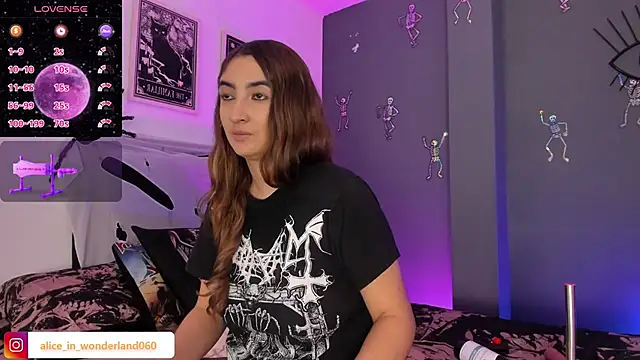 Snapshot of Alice_Dickinssonn chatting on 10.07.25 Alice Dickinssonn online show from 10.07.25