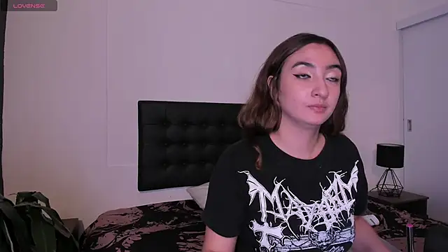 Snapshot of Alice_Dickinssonn chatting on 11.20.25 Alice Dickinssonn online show from 11.20.25