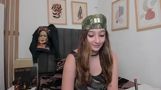 Snapshot of Alice_Dickinssonn chatting on 12.18.25 Alice Dickinssonn online show from 12.18.25