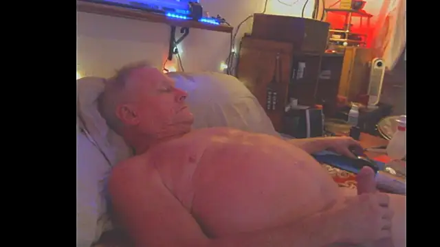 Pussyeat2please online show from 10.09.25