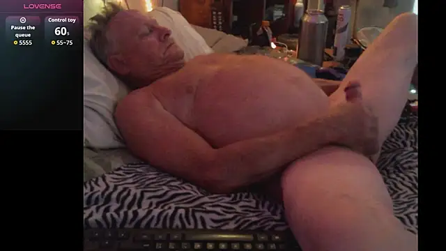 Pussyeat2please online show from 12.20.25