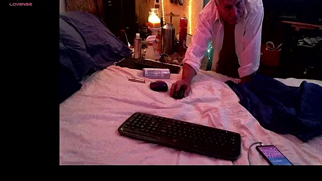 Snapshot of Pussyeat2please chatting on 02.15.26 Pussyeat2please online show from 02.15.26