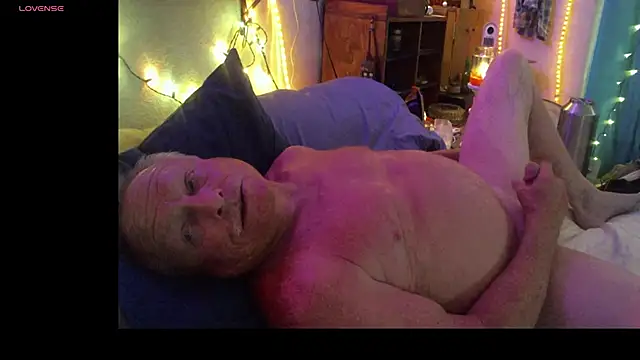 Snapshot of Pussyeat2please chatting on 02.17.26 Pussyeat2please online show from 02.17.26