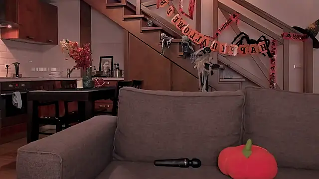 Snapshot of VanillaLivitski chatting on 10.29.25 VanillaLivitski online show from 10.29.25