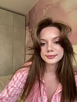 Snapshot of Rosie_Holmes_ chatting on 10.04.25 Rosie Holmes online show from 10.04.25